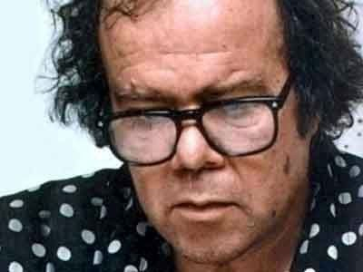 Γύρω – γύρω η βία και στη μέση ο Μπιτσαξής…